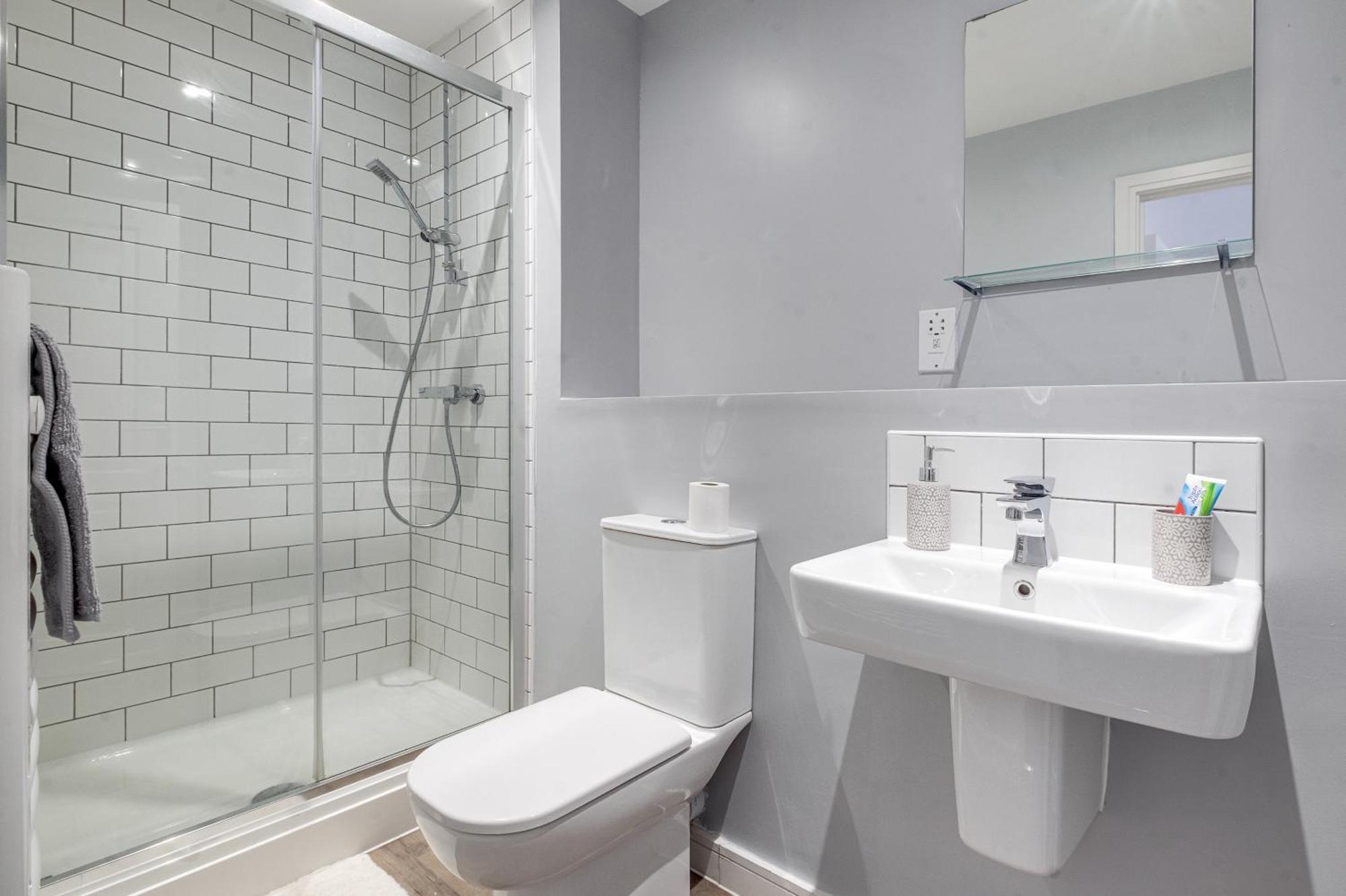 City Centre Emerald Escape - Sleeps-6, 2Beds & 2Baths , Netflix , Free Internet Birmingham Exterior foto