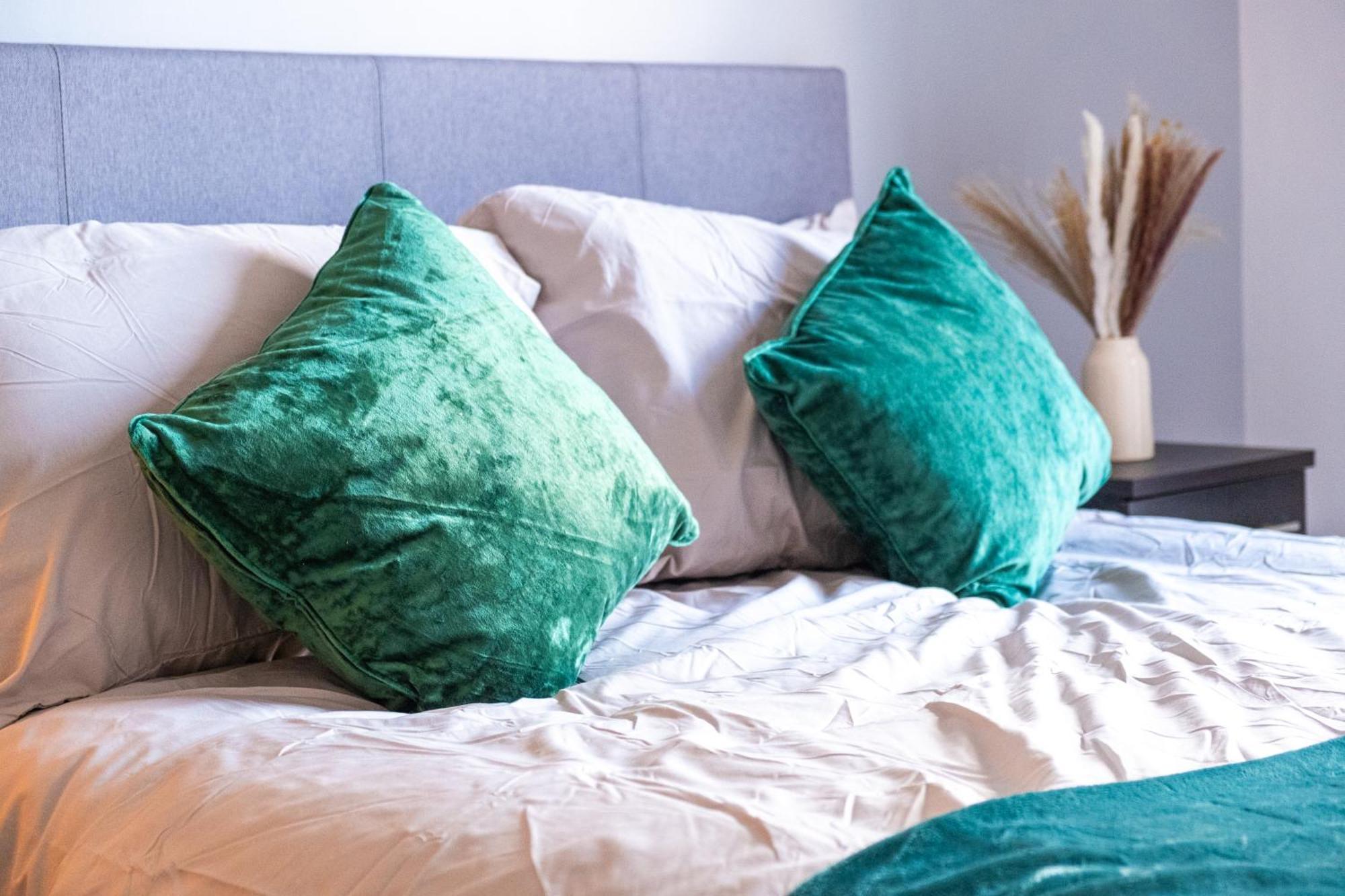 City Centre Emerald Escape - Sleeps-6, 2Beds & 2Baths , Netflix , Free Internet Birmingham Exterior foto